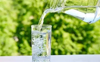 Ahli Kesehatan Dorong Masyarakat Konsumsi Air Minum Layak dan Aman